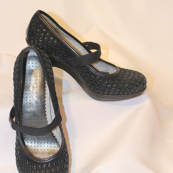 Black Heels - Picture 2 of 8